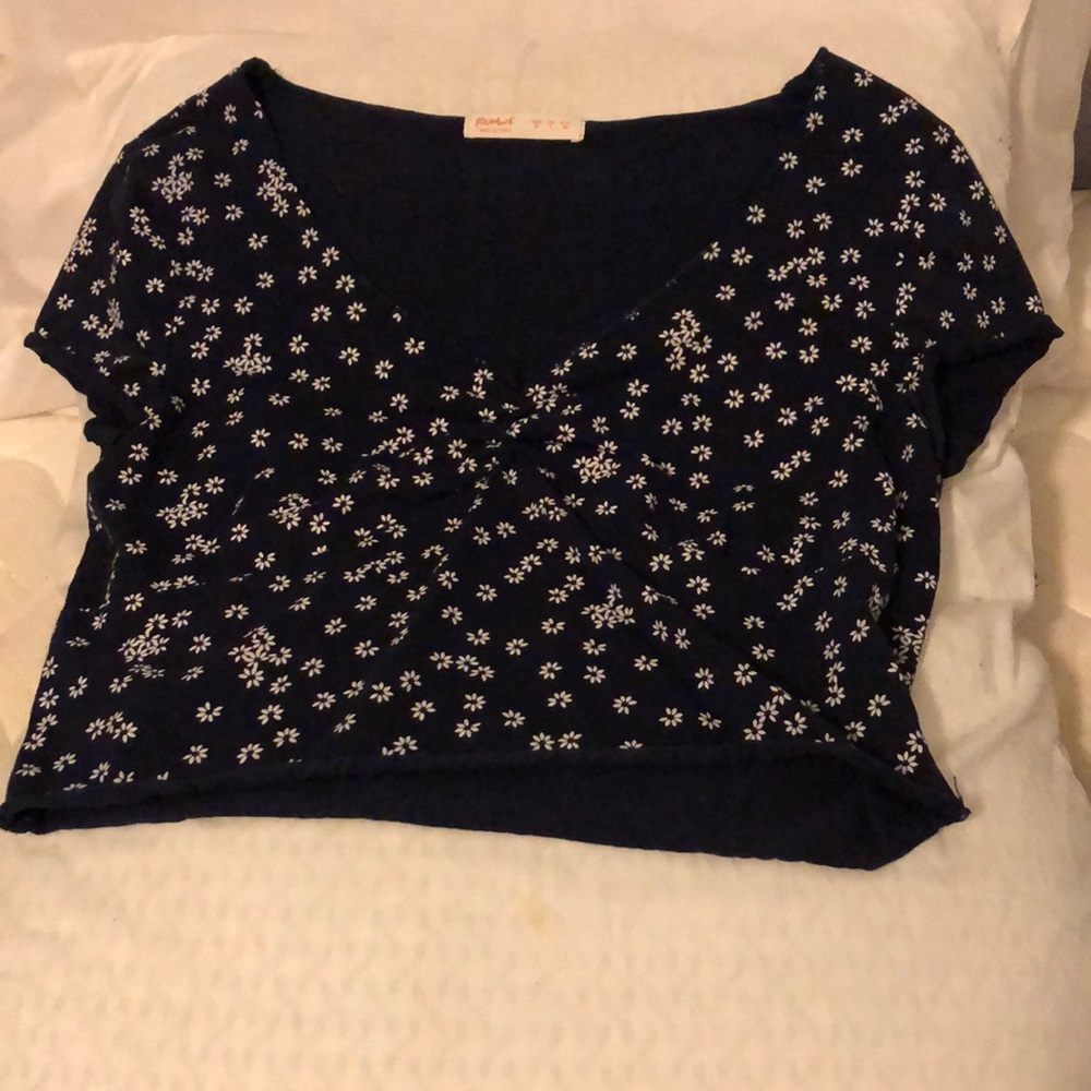 Blue and white floral cropped t-shirt